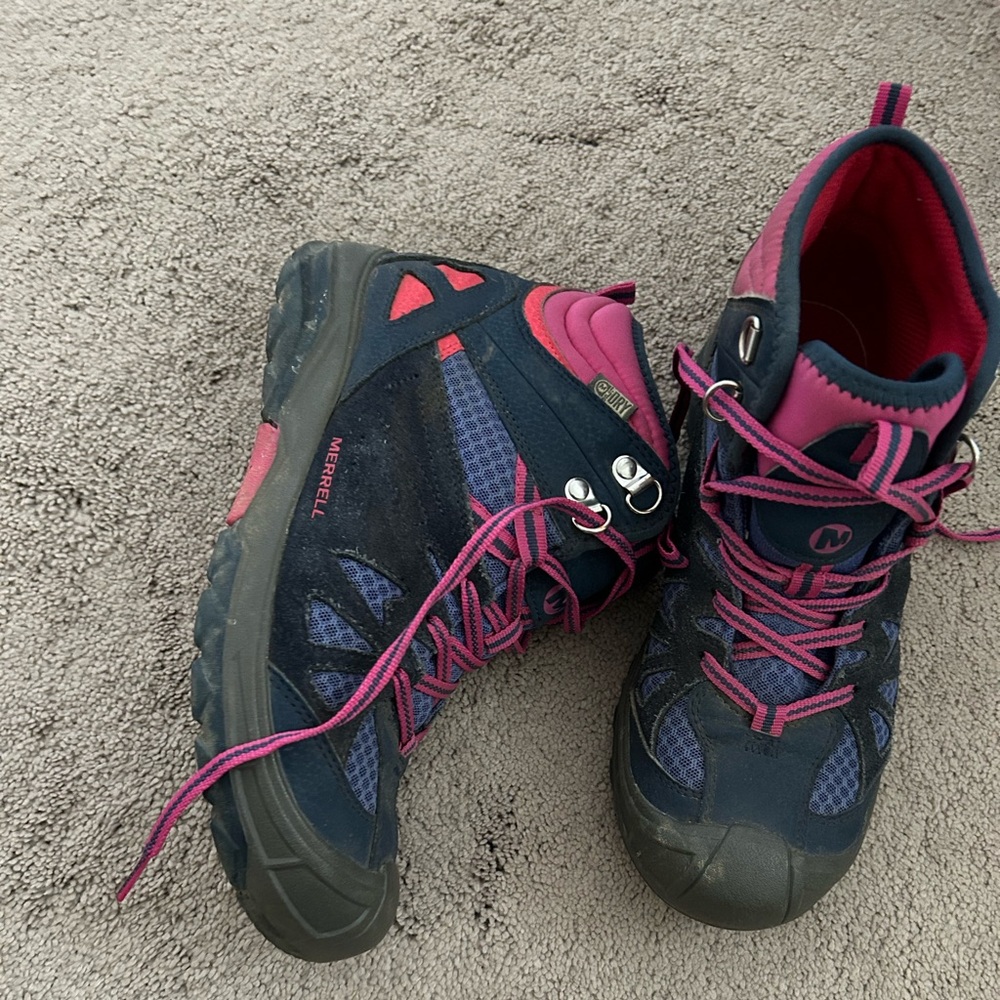 Merrells Hiking Boots Size 5.5 for Kids and Women